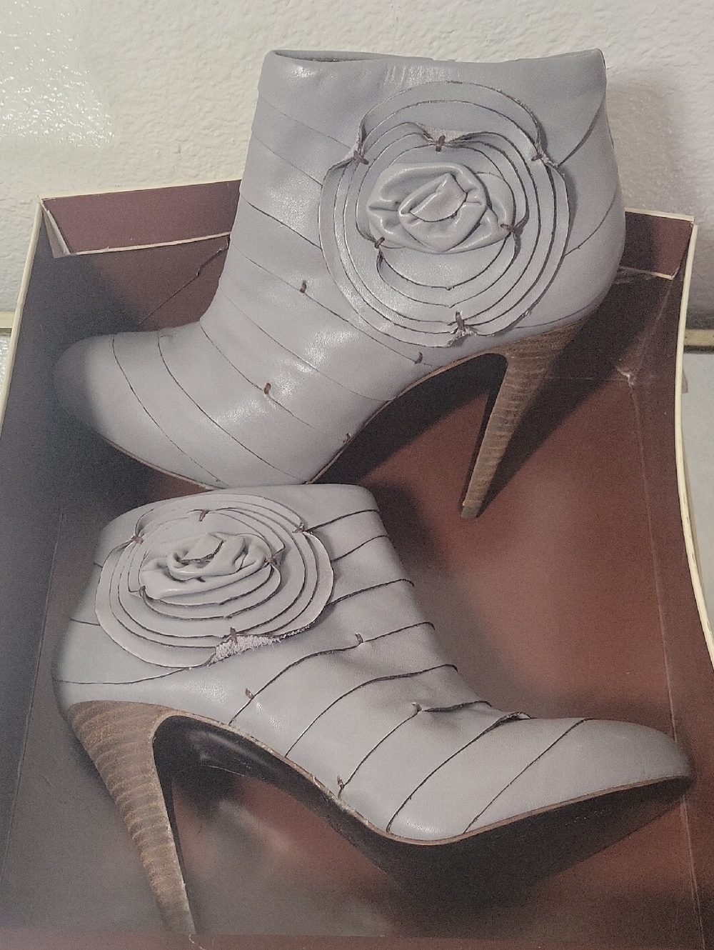 BCBG GRAY LEATHER BOOTIE